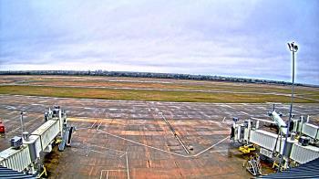 Weather camera view of Lake Charles Rgnl Arpt terminal bldg.