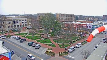 Weather camera view of Walton�s 5 & 10.