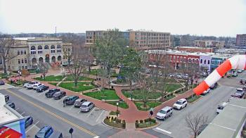 Weather camera view of Walton�s 5 & 10.