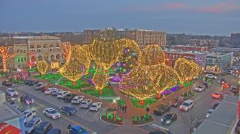 Weather camera view of Walton�s 5 & 10.