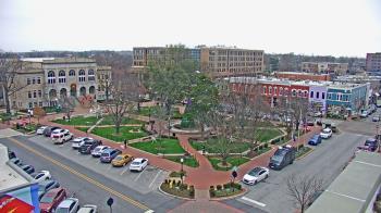 Weather camera view of Walton�s 5 & 10.