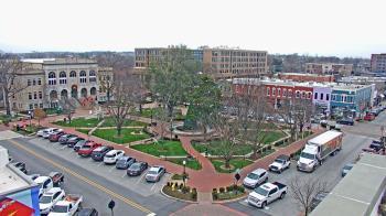 Weather camera view of Walton�s 5 & 10.