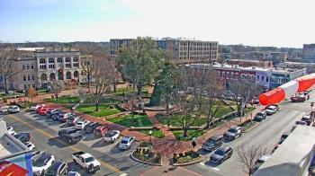 Weather camera view of Walton�s 5 & 10.