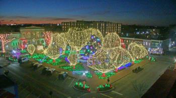 Weather camera view of Walton�s 5 & 10.