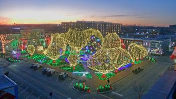 Weather camera view of Walton�s 5 & 10.