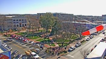 Weather camera view of Walton�s 5 & 10.