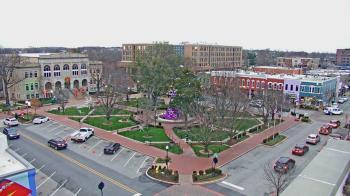 Weather camera view of Walton�s 5 & 10.