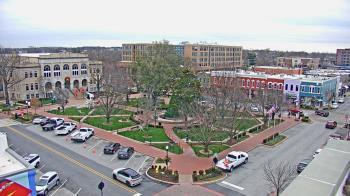 Weather camera view of Walton�s 5 & 10.