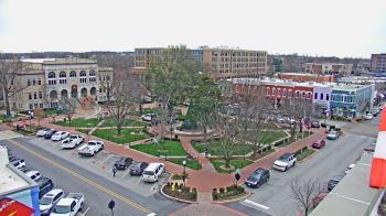 Weather camera view of Walton�s 5 & 10.