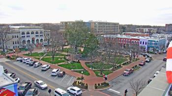 Weather camera view of Walton�s 5 & 10.