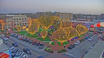 Weather camera view of Walton�s 5 & 10.