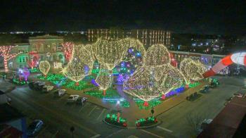 Weather camera view of Walton�s 5 & 10.