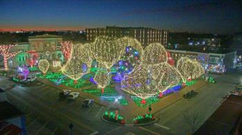 Weather camera view of Walton�s 5 & 10.