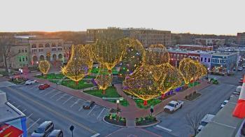 Weather camera view of Walton�s 5 & 10.