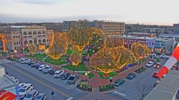 Weather camera view of Walton�s 5 & 10.