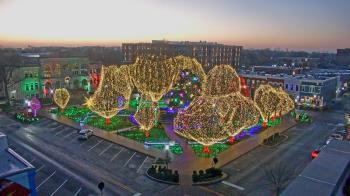 Weather camera view of Walton�s 5 & 10.