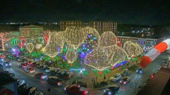 Weather camera view of Walton�s 5 & 10.