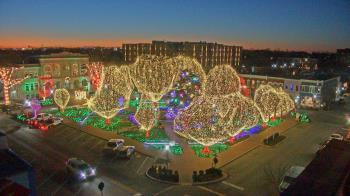 Weather camera view of Walton�s 5 & 10.