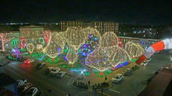 Weather camera view of Walton�s 5 & 10.