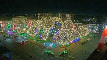 Weather camera view of Walton�s 5 & 10.