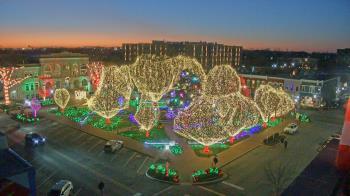 Weather camera view of Walton�s 5 & 10.