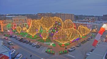 Weather camera view of Walton�s 5 & 10.