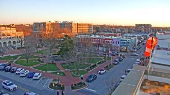 Weather camera view of Walton�s 5 & 10.