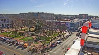 Weather camera view of Walton�s 5 & 10.