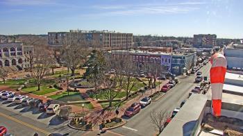 Weather camera view of Walton�s 5 & 10.