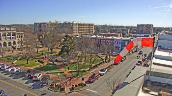 Weather camera view of Walton�s 5 & 10.