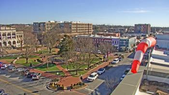 Weather camera view of Walton�s 5 & 10.