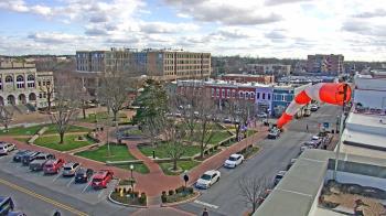 Weather camera view of Walton�s 5 & 10.