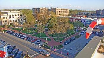 Weather camera view of Walton�s 5 & 10.