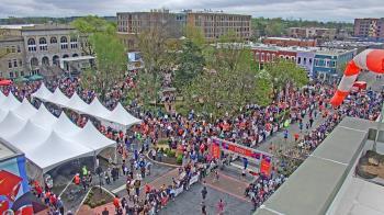 Weather camera view of Walton�s 5 & 10.