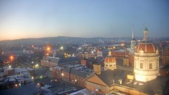 Weather camera view of The Yorktowne Hotel.