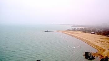 Weather camera view of Edgewater Beach.