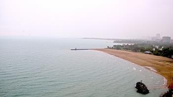 Weather camera view of Edgewater Beach.