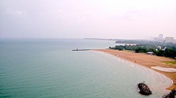 Weather camera view of Edgewater Beach.