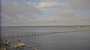 Weather camera view of Edison Grand tower 350 ft elev..