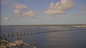 Weather camera view of Edison Grand tower 350 ft elev..