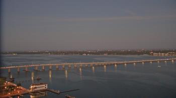 Weather camera view of Edison Grand tower 350 ft elev..