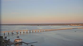 Weather camera view of Edison Grand tower 350 ft elev..