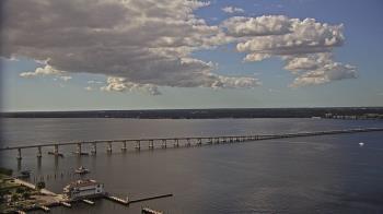 Weather camera view of Edison Grand tower 350 ft elev..