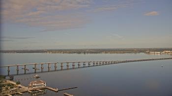 Weather camera view of Edison Grand tower 350 ft elev..