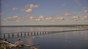 Weather camera view of Edison Grand tower 350 ft elev..