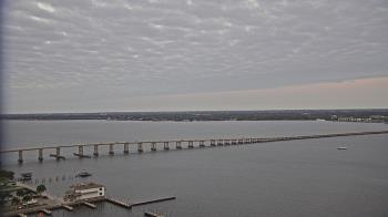 Weather camera view of Edison Grand tower 350 ft elev..