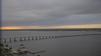 Weather camera view of Edison Grand tower 350 ft elev..