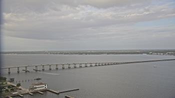 Weather camera view of Edison Grand tower 350 ft elev..