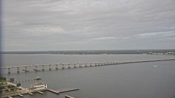 Weather camera view of Edison Grand tower 350 ft elev..