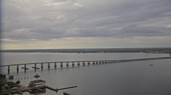 Weather camera view of Edison Grand tower 350 ft elev..